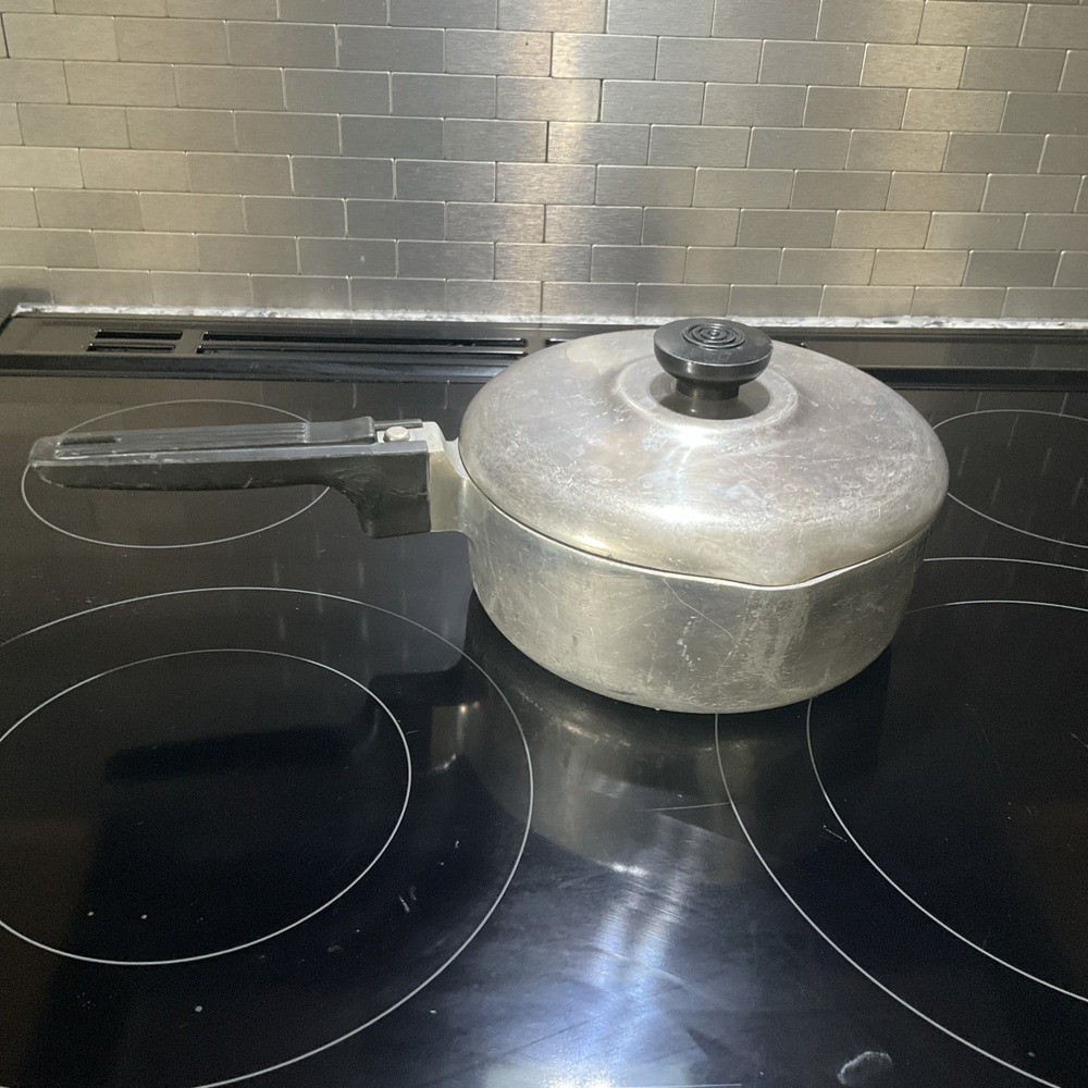 Vintage Magnalite GHC 2 1/2 Quart 2 Liters Double Spout Sauce Pot W/Lid USA made